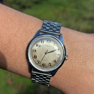 Vintage Timex Men’s Analog Watch Champagne Dial Date Window Stainless Steel Band